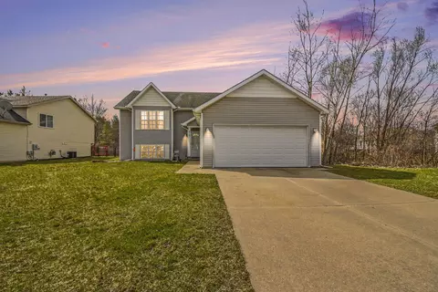 5151 Taylor Ridge Dr SE, Kentwood, MI 49512