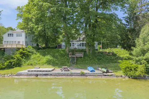 68270 N Shore Dr, Edwardsburg, MI 49112