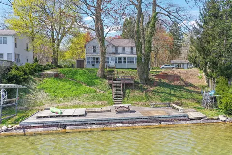 68270 N Shore Dr, Edwardsburg, MI 49112