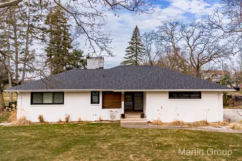 1959 Meadowfield Dr NE, Grand Rapids, MI 49505