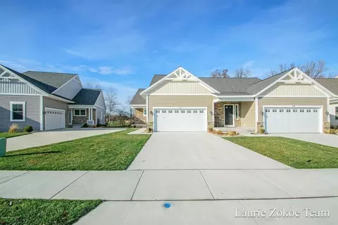 251 Hazelnut Dr, Coopersville, MI 49404