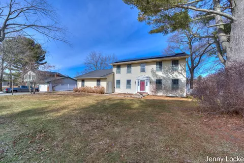 1530 Bayview Dr, Norton Shores, MI 49441