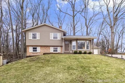 2226 Greenview Dr SW, Wyoming, MI 49519