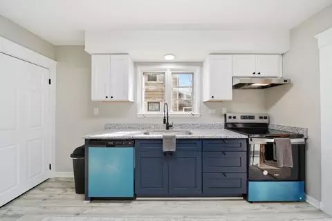 Kitchen - 414 N Pleasant St, Jackson, MI 49202 photo 2 of 2