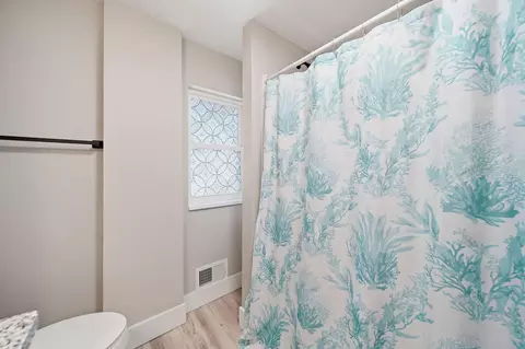 Bath - 414 N Pleasant St, Jackson, MI 49202 photo 2 of 2