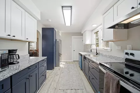 Kitchen - 414 N Pleasant St, Jackson, MI 49202 photo 1 of 2