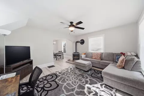Living - 414 N Pleasant St, Jackson, MI 49202 photo 1 of 1