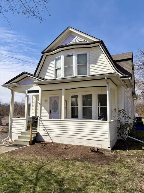 226 Monroe St, Saline, MI 48176