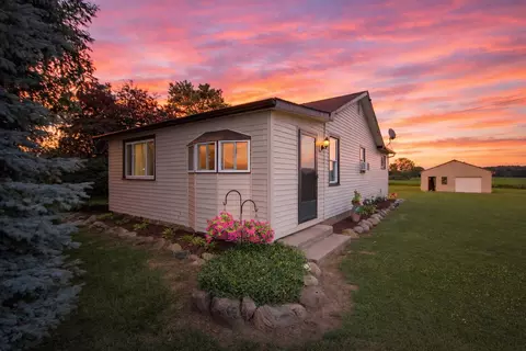 9800 Boyer Rd, Charlotte, MI 48813