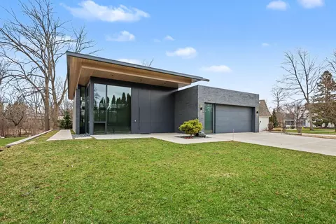 102 Mercer Dr SE, Grand Rapids, MI 49506