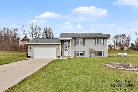3567 Jacobs Corner Rd NE, Rockford, MI 49341
