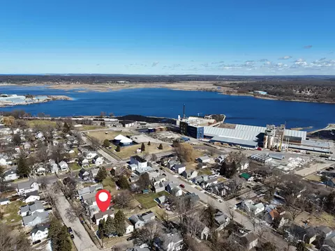 519 Davis St, Manistee, MI 49660 photo 3