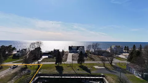 846 S Lakeshore Dr #3, Ludington, MI 49431