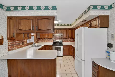Kitchen - 8625 Abbey Rd, Jackson, MI 49201 photo 1 of 5