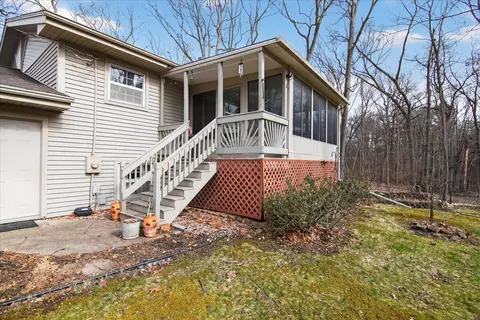 Exterior - 8625 Abbey Rd, Jackson, MI 49201 photo 9 of 16