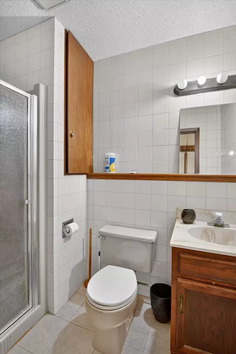 Bath - 8625 Abbey Rd, Jackson, MI 49201 photo 4 of 4