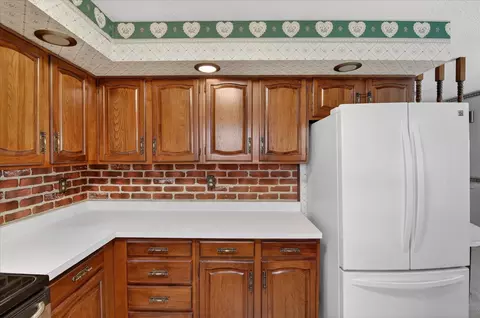 Kitchen - 8625 Abbey Rd, Jackson, MI 49201 photo 5 of 5