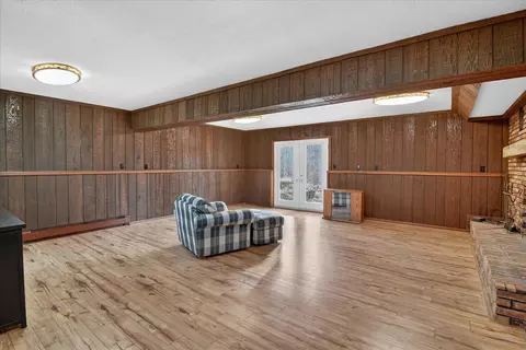Living - 8625 Abbey Rd, Jackson, MI 49201 photo 6 of 9