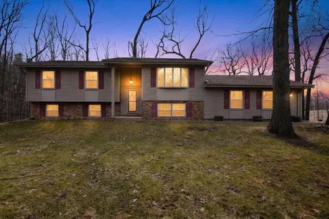8625 Abbey Rd, Jackson, MI 49201