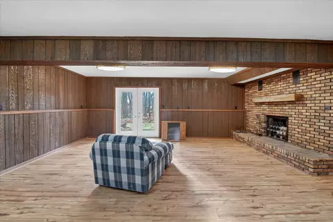 Living - 8625 Abbey Rd, Jackson, MI 49201 photo 7 of 9