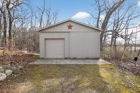Exterior - 8625 Abbey Rd, Jackson, MI 49201 photo 15 of 16