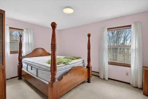Bedroom - 8625 Abbey Rd, Jackson, MI 49201 photo 5 of 7