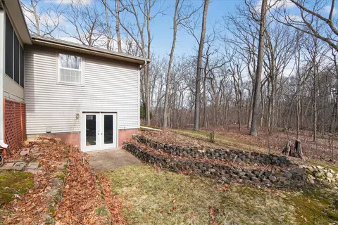 Exterior - 8625 Abbey Rd, Jackson, MI 49201 photo 10 of 16