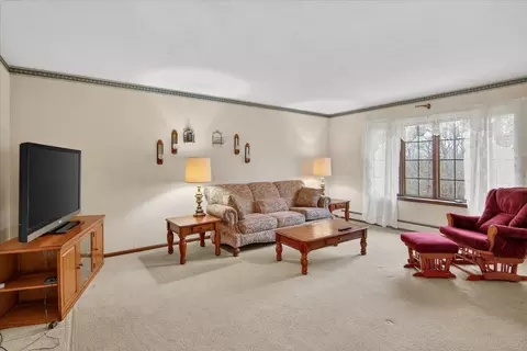 Living - 8625 Abbey Rd, Jackson, MI 49201 photo 1 of 9