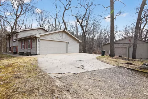 Exterior - 8625 Abbey Rd, Jackson, MI 49201 photo 4 of 16