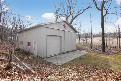 Exterior - 8625 Abbey Rd, Jackson, MI 49201 photo 14 of 16