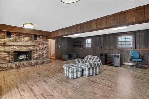 Living - 8625 Abbey Rd, Jackson, MI 49201 photo 9 of 9