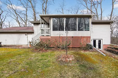 Exterior - 8625 Abbey Rd, Jackson, MI 49201 photo 12 of 16