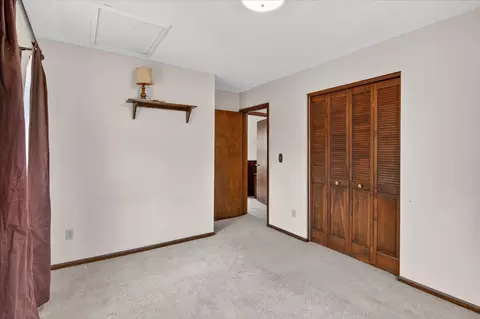 Bedroom - 8625 Abbey Rd, Jackson, MI 49201 photo 4 of 7