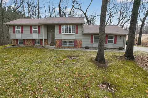 Exterior - 8625 Abbey Rd, Jackson, MI 49201 photo 16 of 16