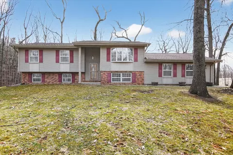 Exterior - 8625 Abbey Rd, Jackson, MI 49201 photo 3 of 16