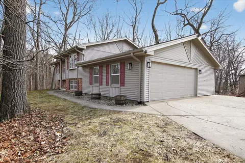 Exterior - 8625 Abbey Rd, Jackson, MI 49201 photo 5 of 16