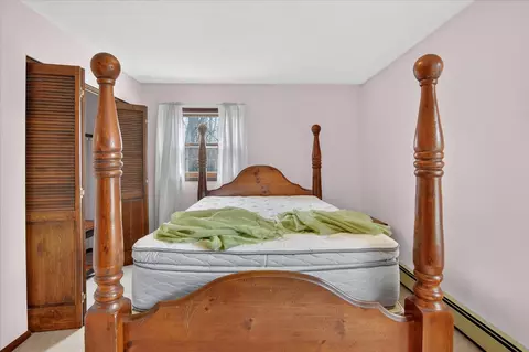 Bedroom - 8625 Abbey Rd, Jackson, MI 49201 photo 6 of 7