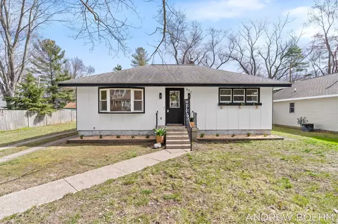 607 Central Bay Ave, Holland, MI 49423