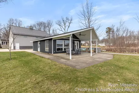 12720 Russell Dr, Wayland, MI 49348