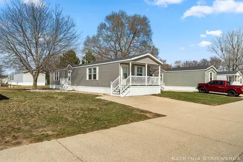 14257 Bogie Ln, West Olive, MI 49460