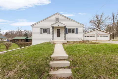 204 Terre Coupe St, Buchanan, MI 49107