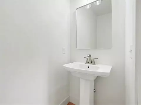 Bath - 1311 Northwind Dr, Jackson, MI 49201 photo 5 of 5