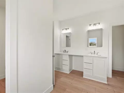 Bath - 1311 Northwind Dr, Jackson, MI 49201 photo 3 of 5