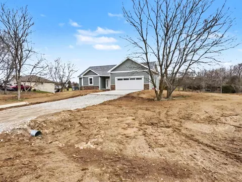 Exterior - 1311 Northwind Dr, Jackson, MI 49201 photo 2 of 7
