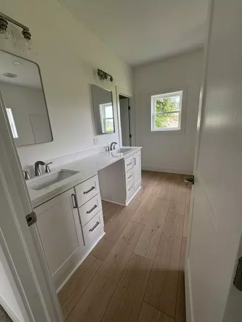 Bath - 1311 Northwind Dr, Jackson, MI 49201 photo 5 of 5