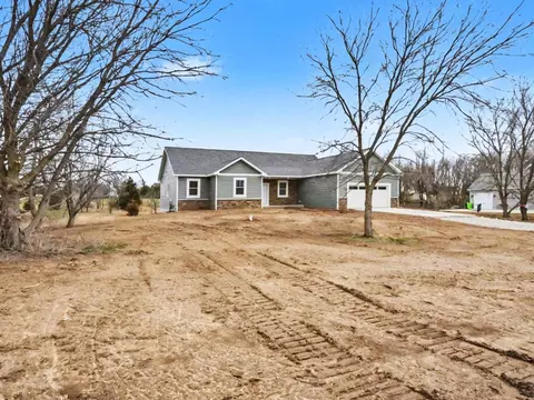 Exterior - 1311 Northwind Dr, Jackson, MI 49201 photo 3 of 7