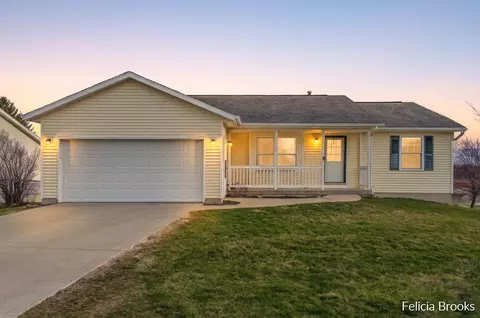 614 E Charles St, Hastings, MI 49058