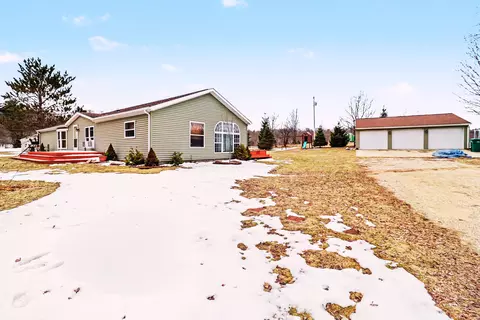 4395 N Raymond Rd, Luther, MI 49656