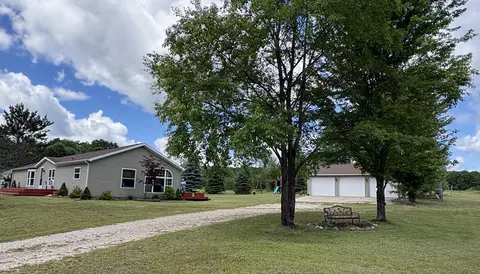 4395 N Raymond Rd, Luther, MI 49656