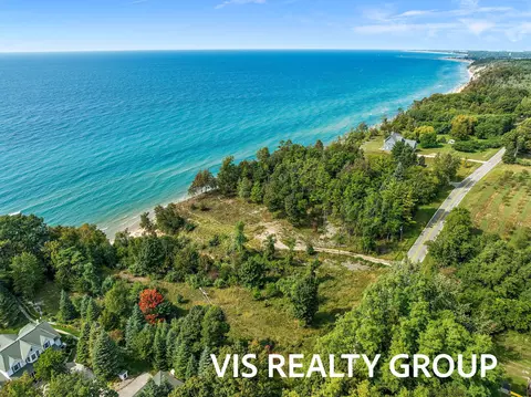 2989 S Lakeshore Dr, Ludington, MI 49431